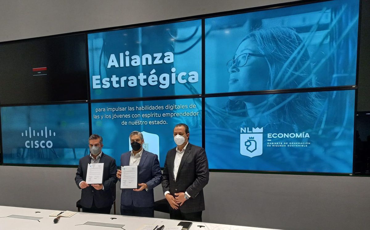 La firma de este convenio de cooperación contribuirá a mejorar la conectividad en la entidad. Foto: Especial