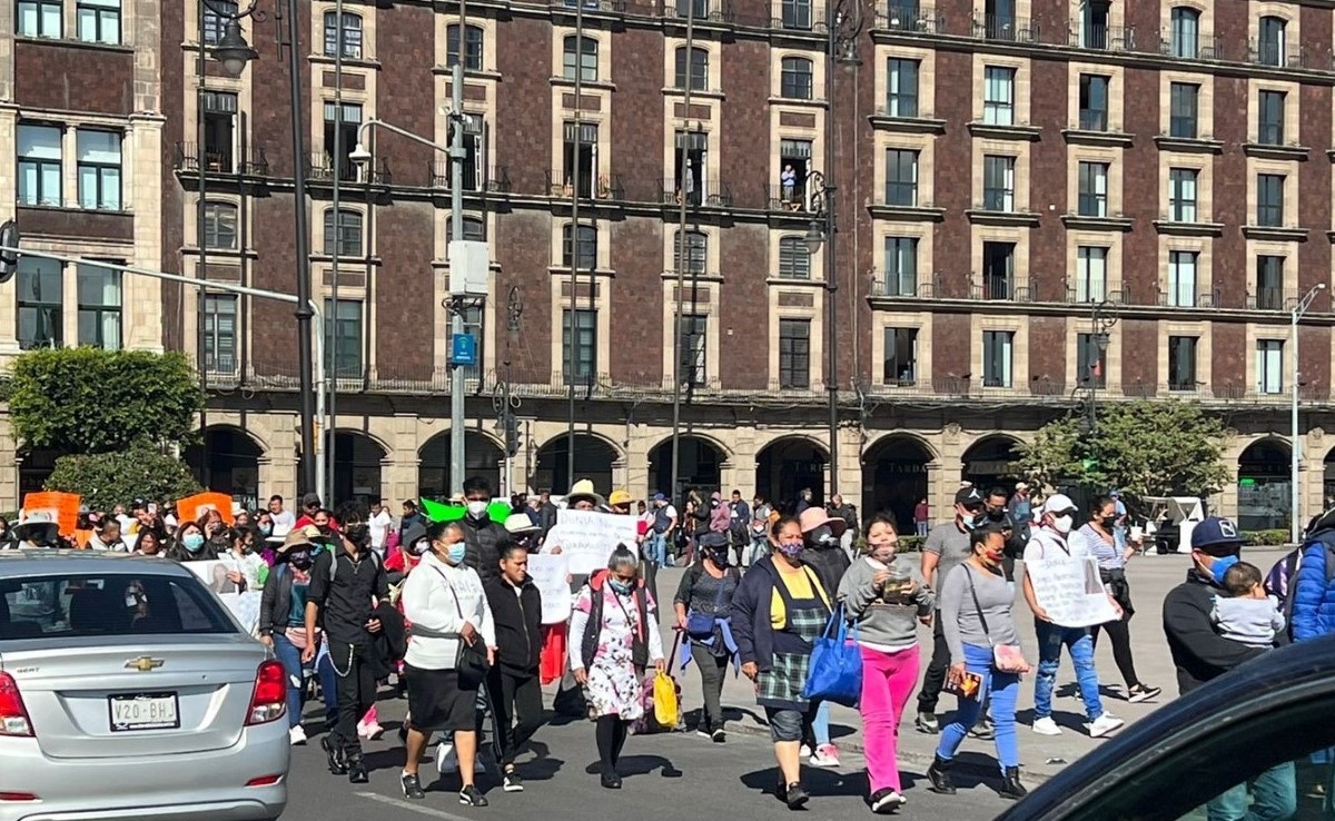 Los manifestantes cerraron la circulación en el cruce de 20 de Noviembre y Plaza de la Constitución. | Ramón Ramírez