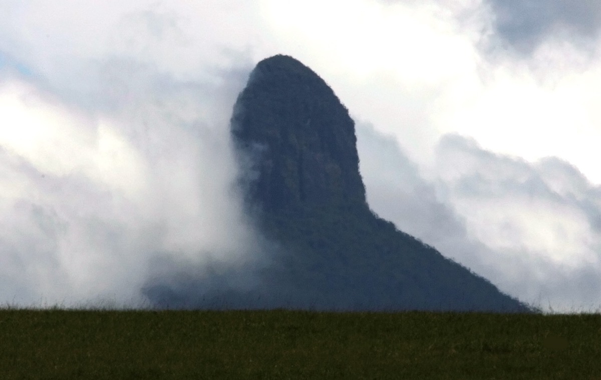 La montaña era considerada una tierra sagrada para un grupo indígena (Reuters)