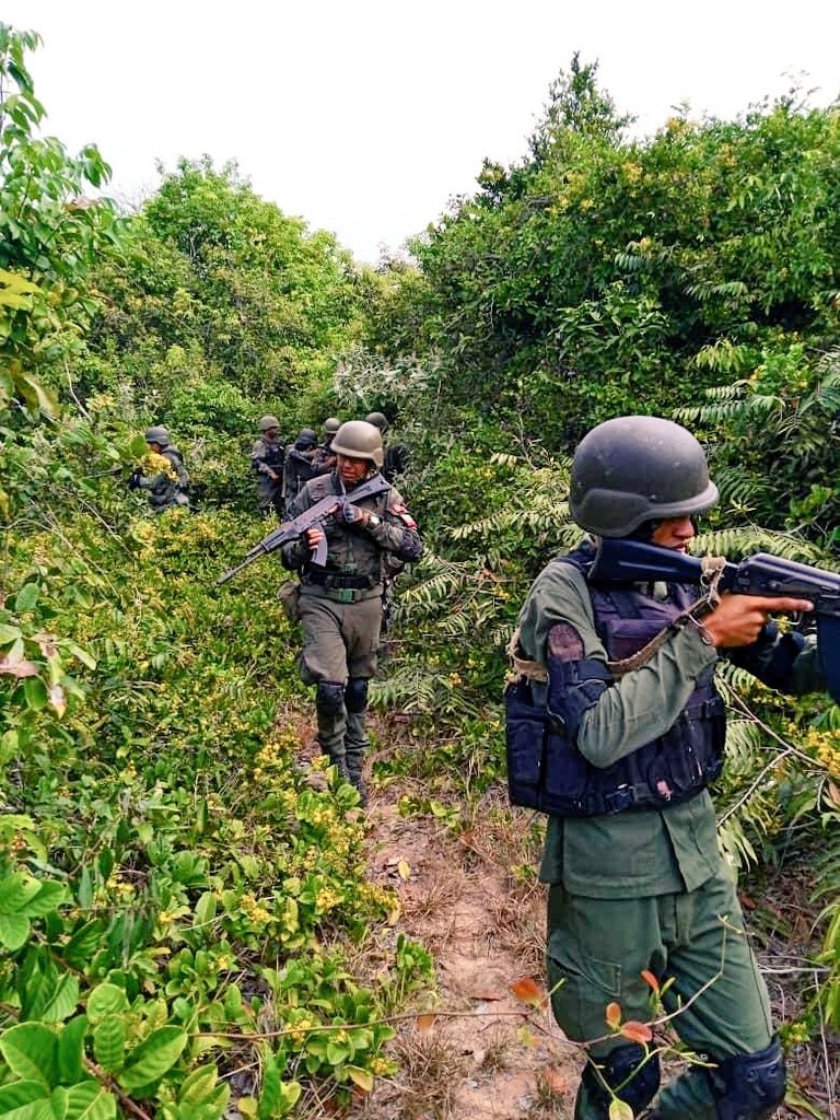 Ambos países se acusan de estar impulsando la guerrilla en la frontera de Venezuela y Colombia (Twitter: @dhernandezlarez)