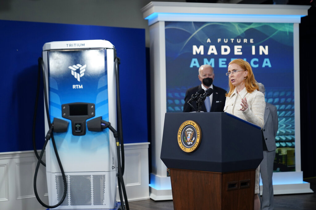 El presidente de Estados Unidos, Joe Biden, presentando su plan para instalar cargadores de autos eléctricos. (AP)