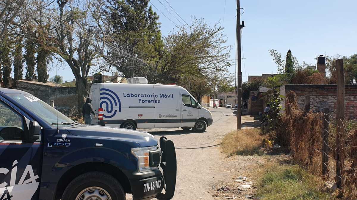 Vecinos piden se abra un carril para que puedan circular. (Juan Carlos Munguía)