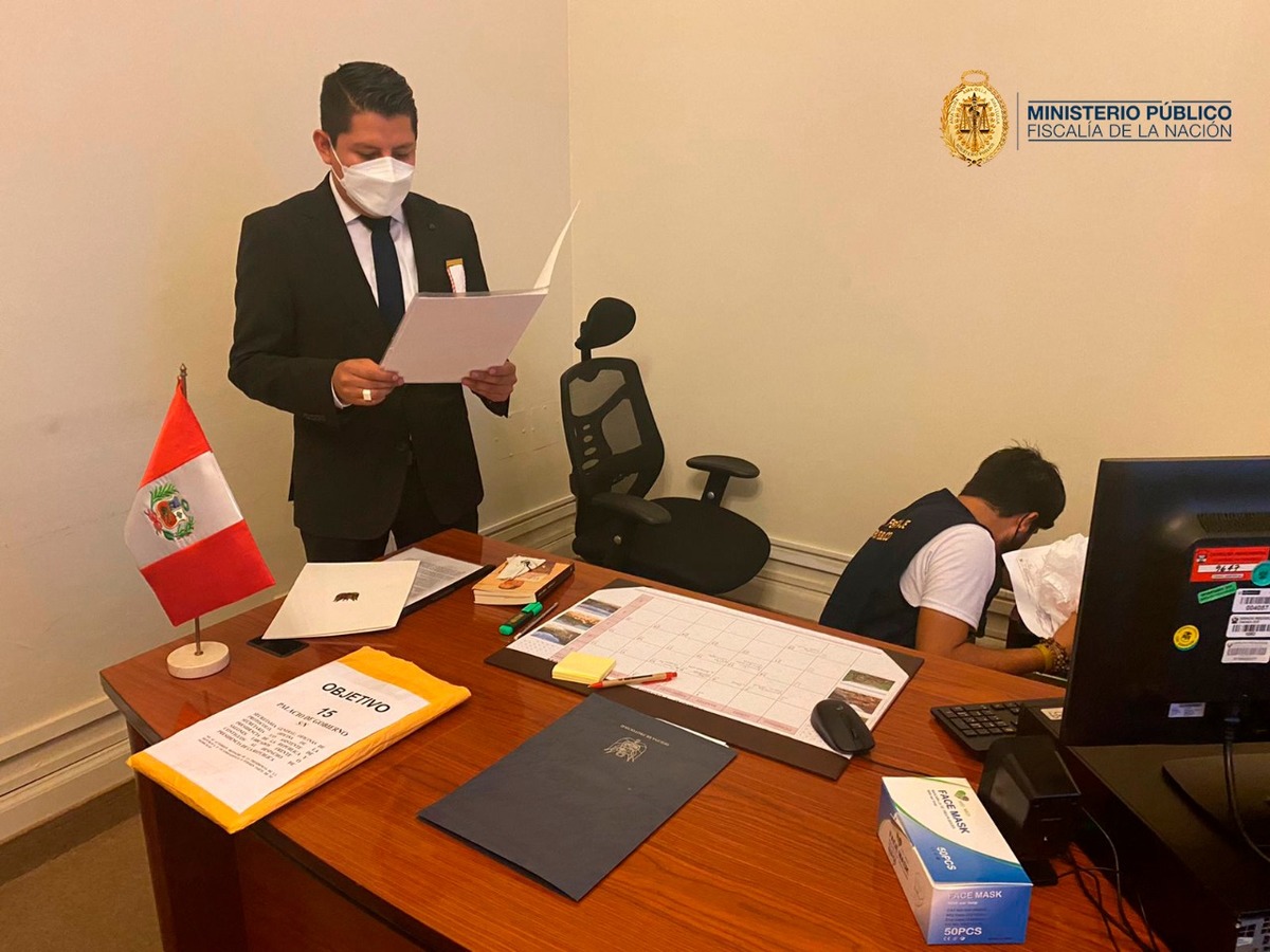 La Fiscalía allanó el Palacio del Gobierno y otros 14 inmuebles. (Twitter: FiscaliaPeru)