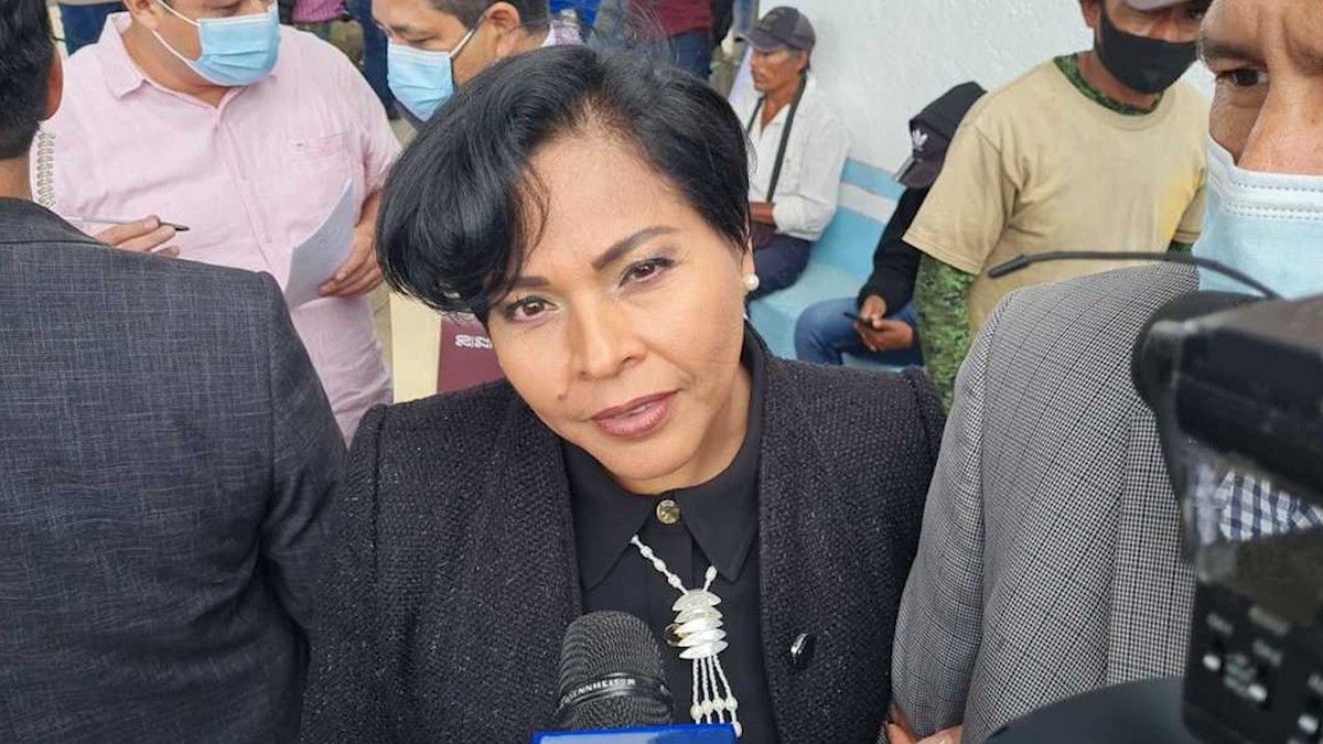 Funcionaria muerde mano de fiscal de Guerrero por cambio en centro de trabajo