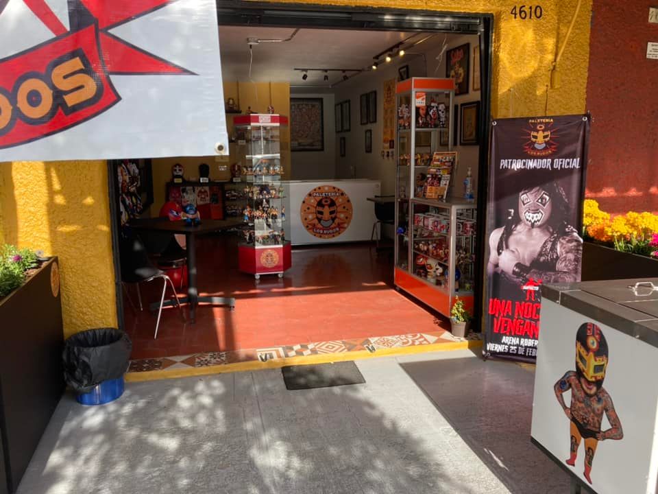 Paletería Los Rudos es una especie de museo, galería de lucha libre en Guadalajara. (Cortesía)