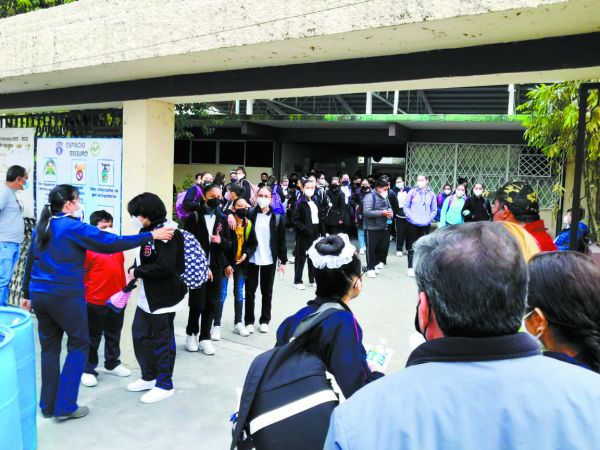 La secundaria Félix Escamilla recibió alumnos este jueves por primera vez en dos años. É. ROCHA