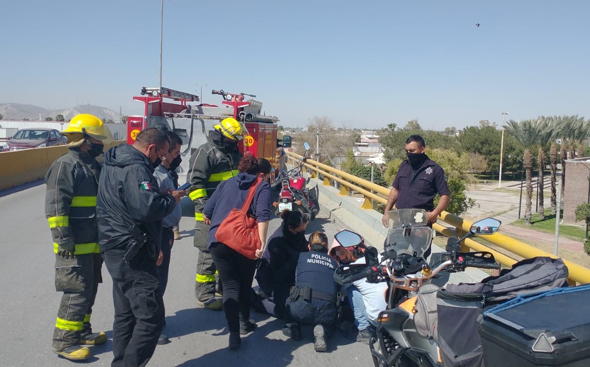 La mujer fue rescatada por elementos de la Policía Municipal y de Protección Civil. (Especial)