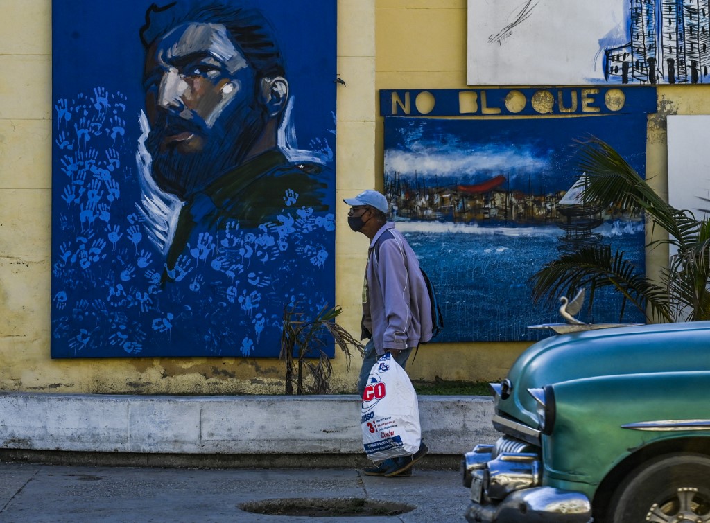 Los grupos de adultos mayores siguen estando en especial alerta por el covid-19 en Cuba. | AFP