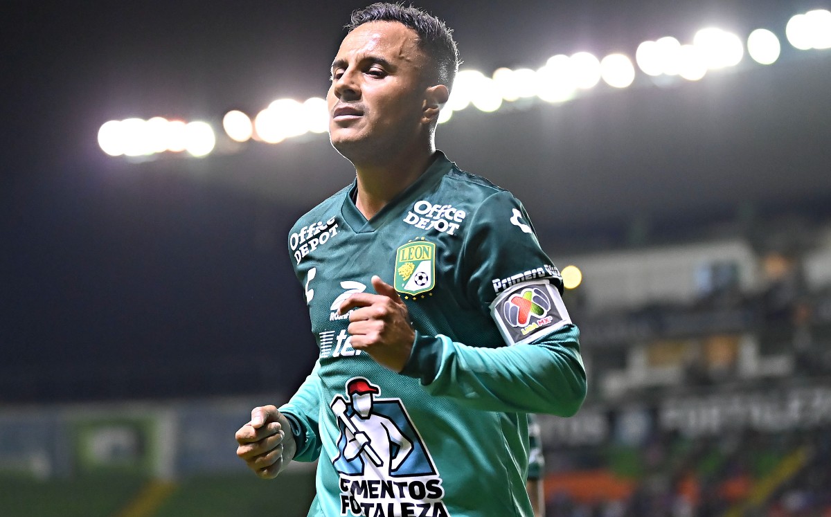La gran muestra de fair play de Luis Montes en el Pumas vs León (Imago7)