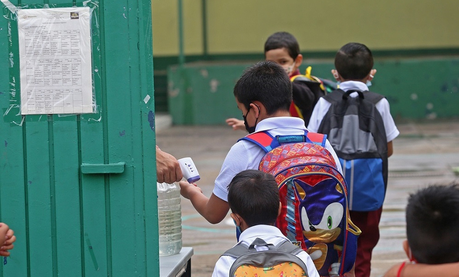 Bajan los casos activos en los planteles de Jalisco (Fernando Carranza)