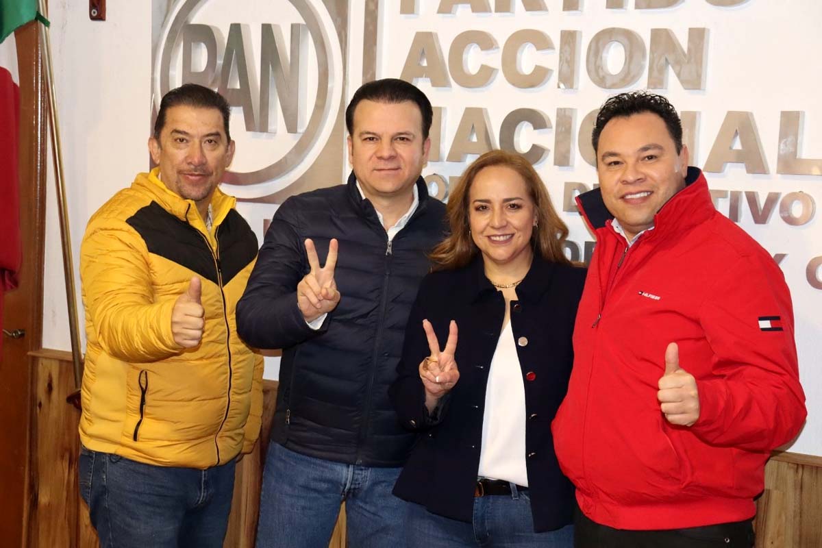 Esteban Villegas se reunió con los integrantes de la alianza PAN, PRI Y PRD. (Especial)