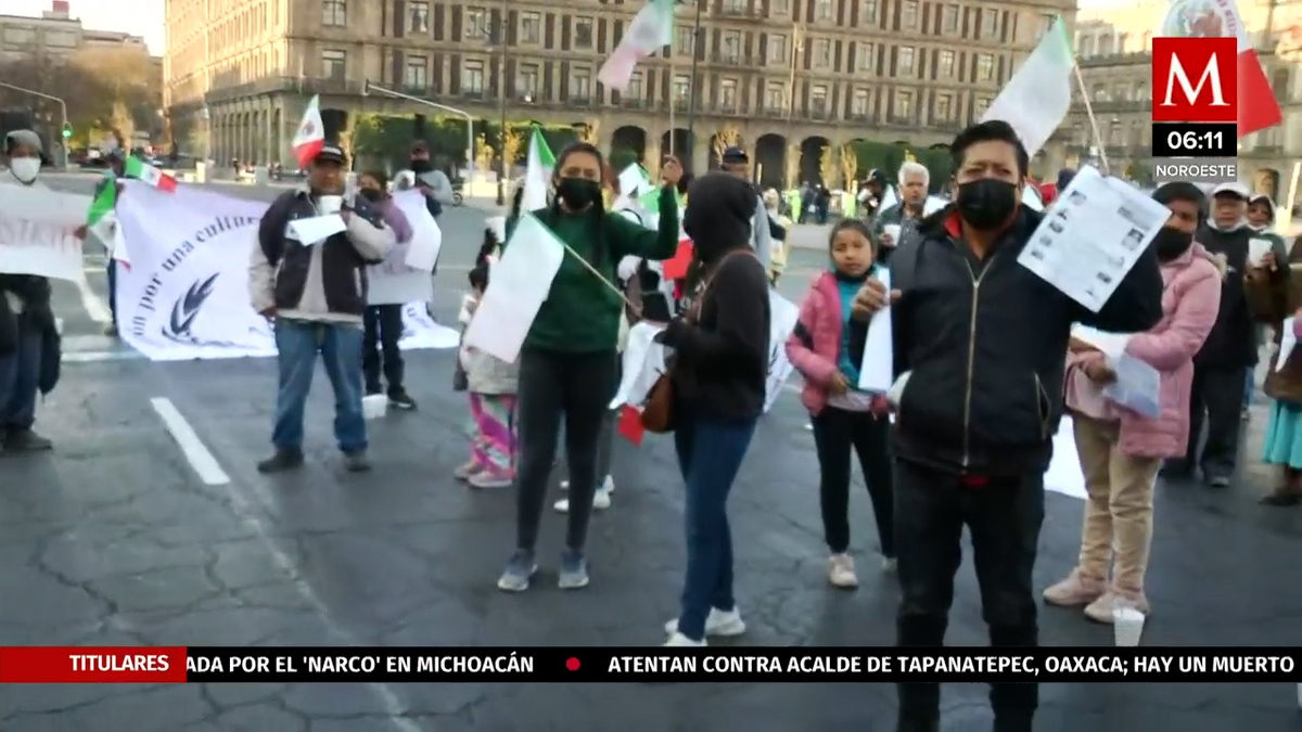 Familiares de internos protestan en el Palacio Nacional, CDMX