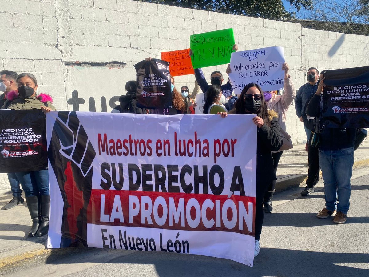 Maestros de Nuevo León protestan por errores en contratación. Foto: Sandra González
