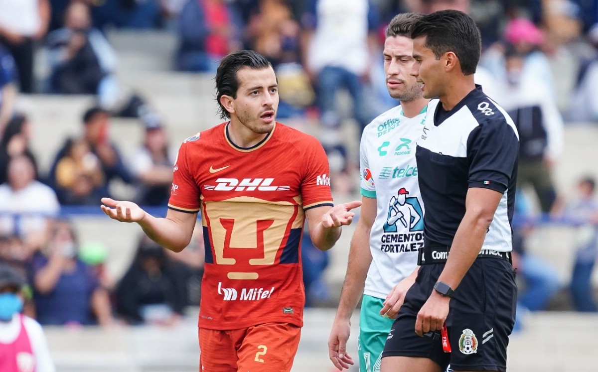 Pumas apela expulsión de Alan Mozo en partido contra León (Imago7)