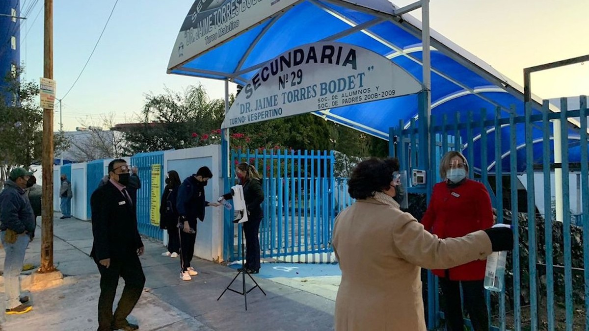 Regresan a los salones de clases en Nuevo León