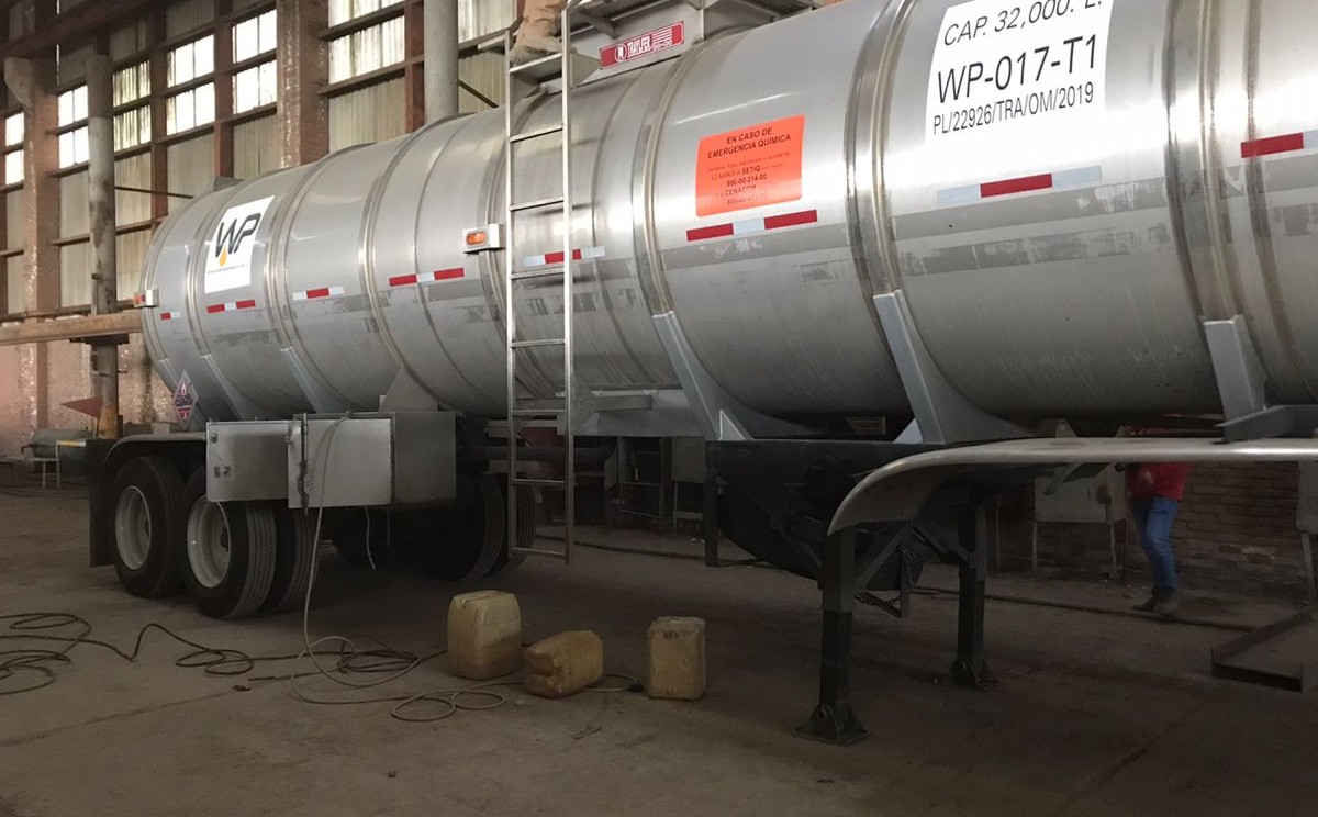También aseguraron un tanque tipo pipa con placas del servicio público federal. (Especial)