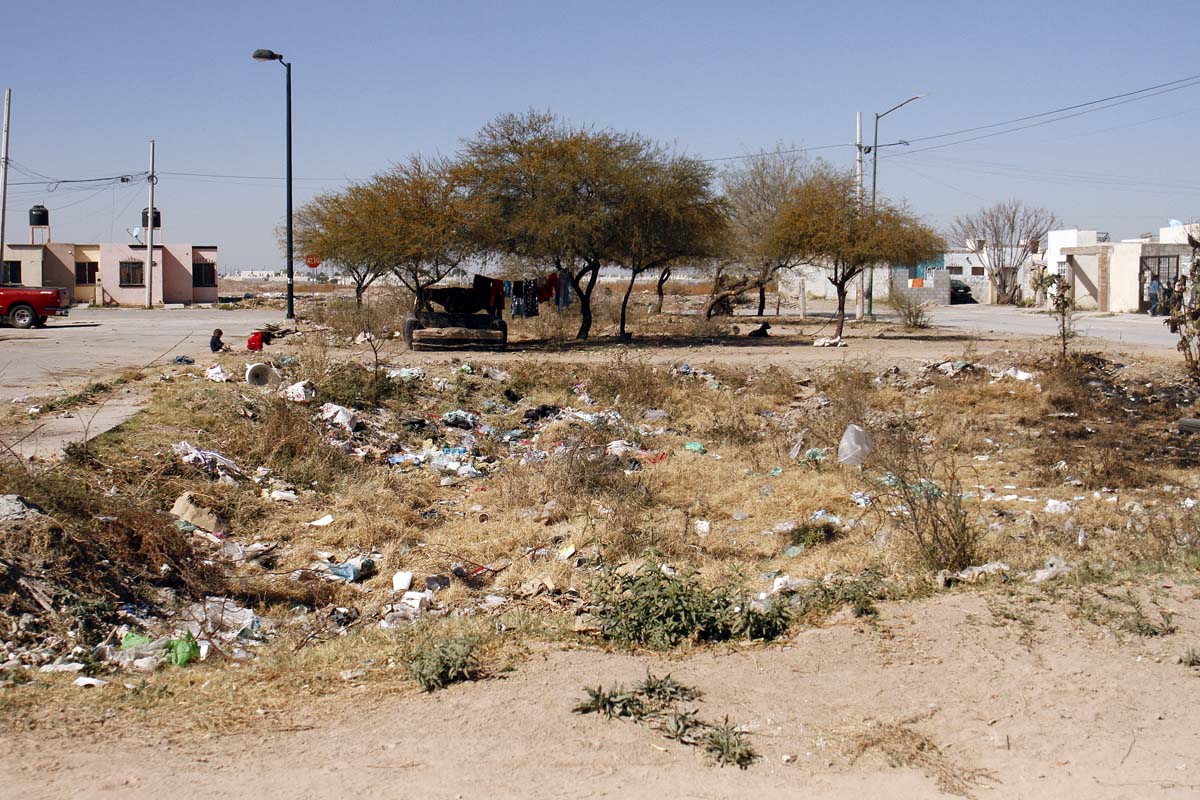 Las casas abandonadas prontamente son ocupadas a pesar de encontrarse tapiadas. (Rolando Riestra)