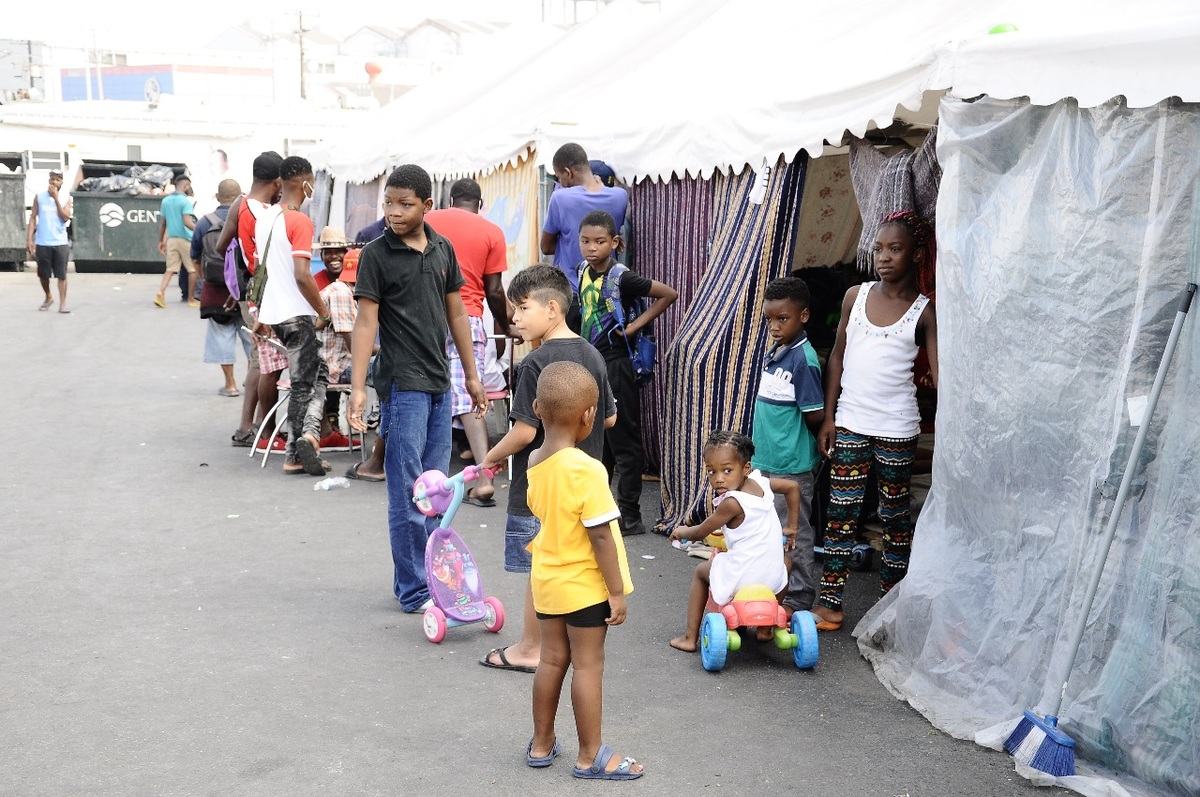 La Secretaría de Educación mencionó que enviarán maestras de francés criollo a los planteles educativos para apoyar a los hijos de padres migrantes. F