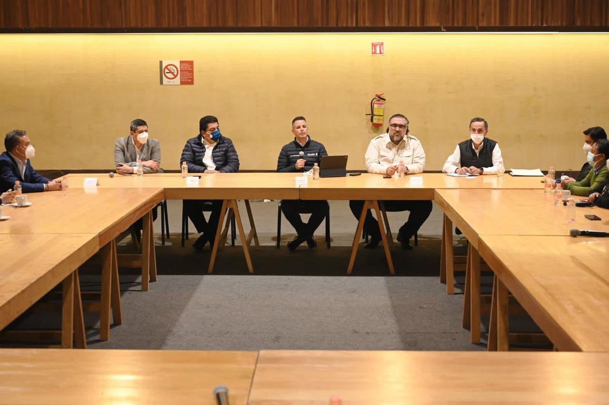 Autoridades de Oaxaca se reunieron con representantes de medios de comunicación. (Twitter)