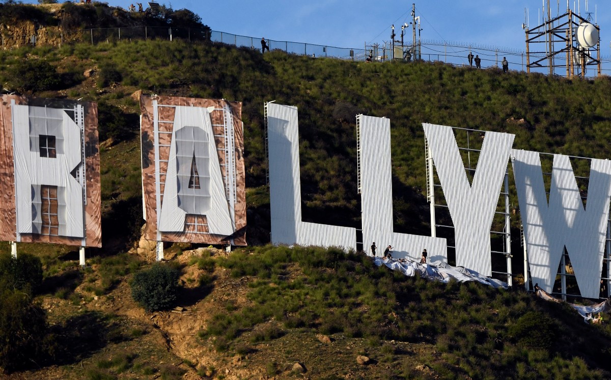 Hollywood cambia su letrero tras triunfo de Rams en el Super Bowl 2022 (AFP)