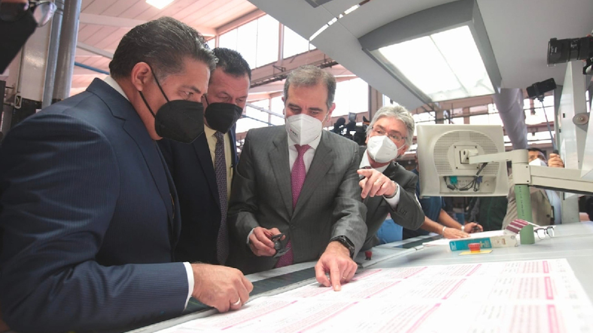 Inicia impresión de boletas para consulta de revocación de mandato