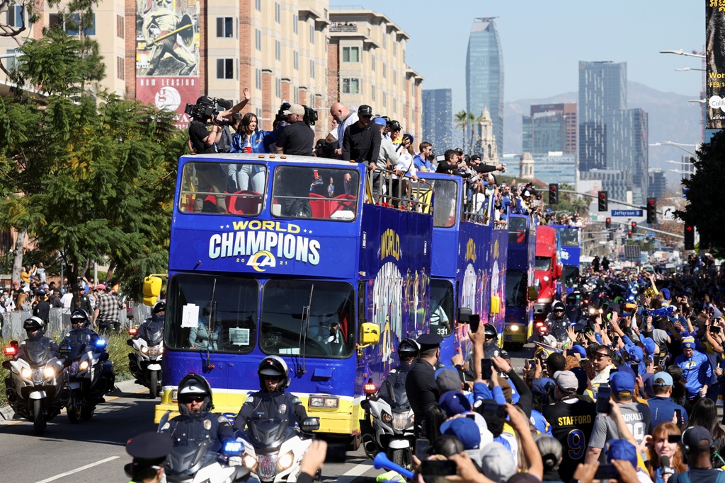 Rams celebra título de la NFL con desfile en Los Angeles (Reuters)