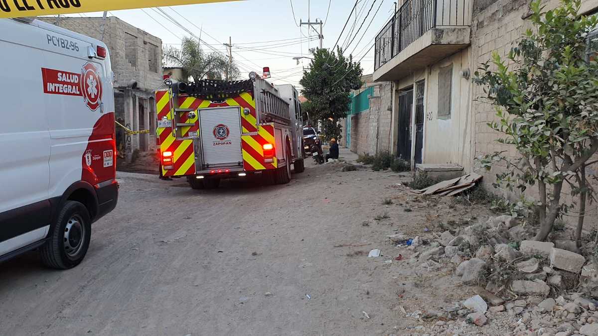 Bomberos acuden a incendio en colonia La Hcaiendita de Zapopan (Juan Carlos Munguía)