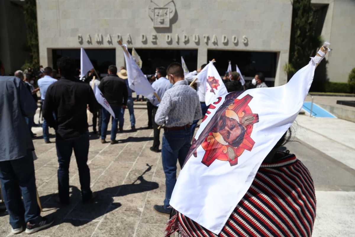 En el Congreso del Estado se realizan mitin del Frente Nacional en Defensa de la Reforma Eléctrica. (Jorge Sánchez)