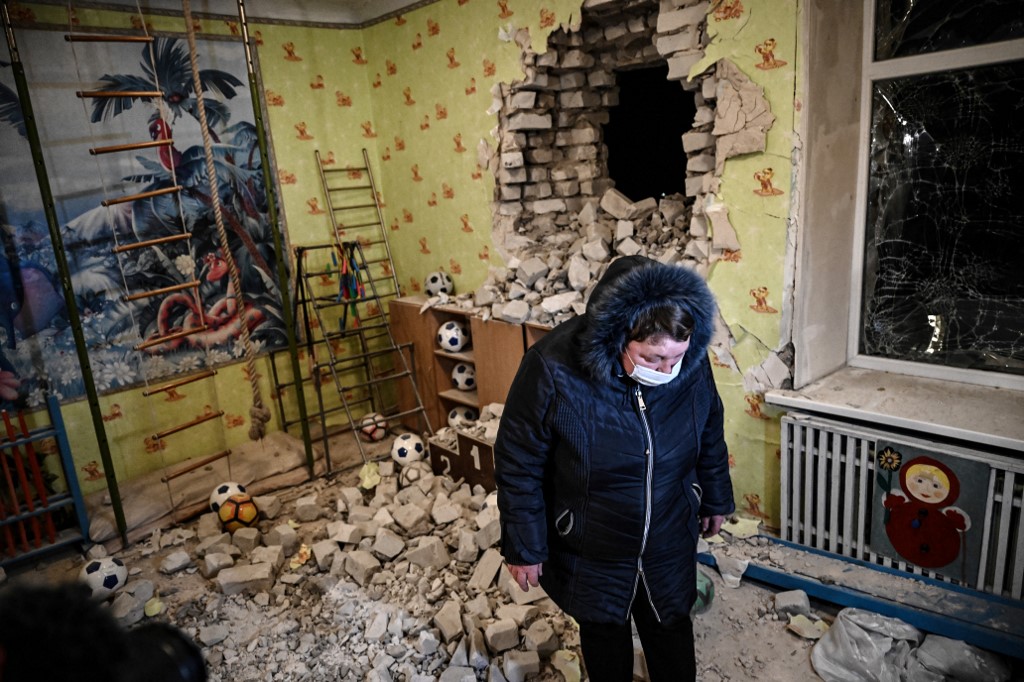 Una guardería en Stanitsa Luganska quedó afectada por los bombardeos. | AFP