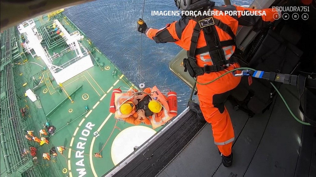 El incendio del buque fue a unos kilómetros cercanos a las islas Azores. (AFP)