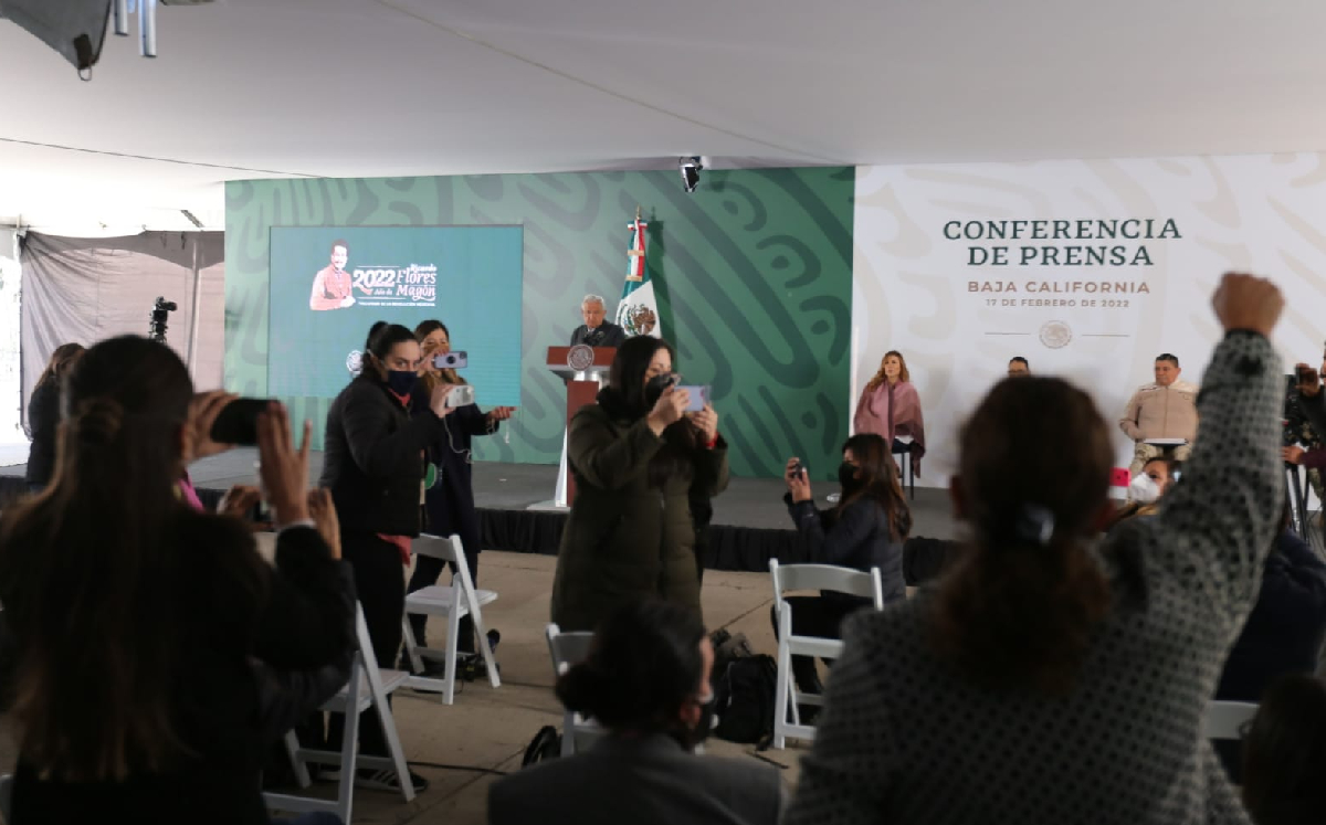 Los periodistas se manifestaron durante la conferencia de prensa de hoy en Tijuana. | Javier Ríos