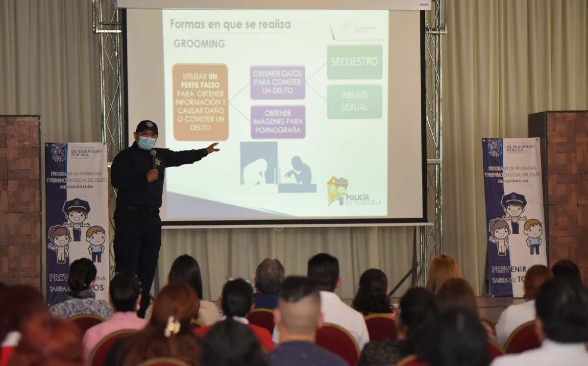 Policía Cibernética da plática de Sexting y Ciberacoso en Tampico