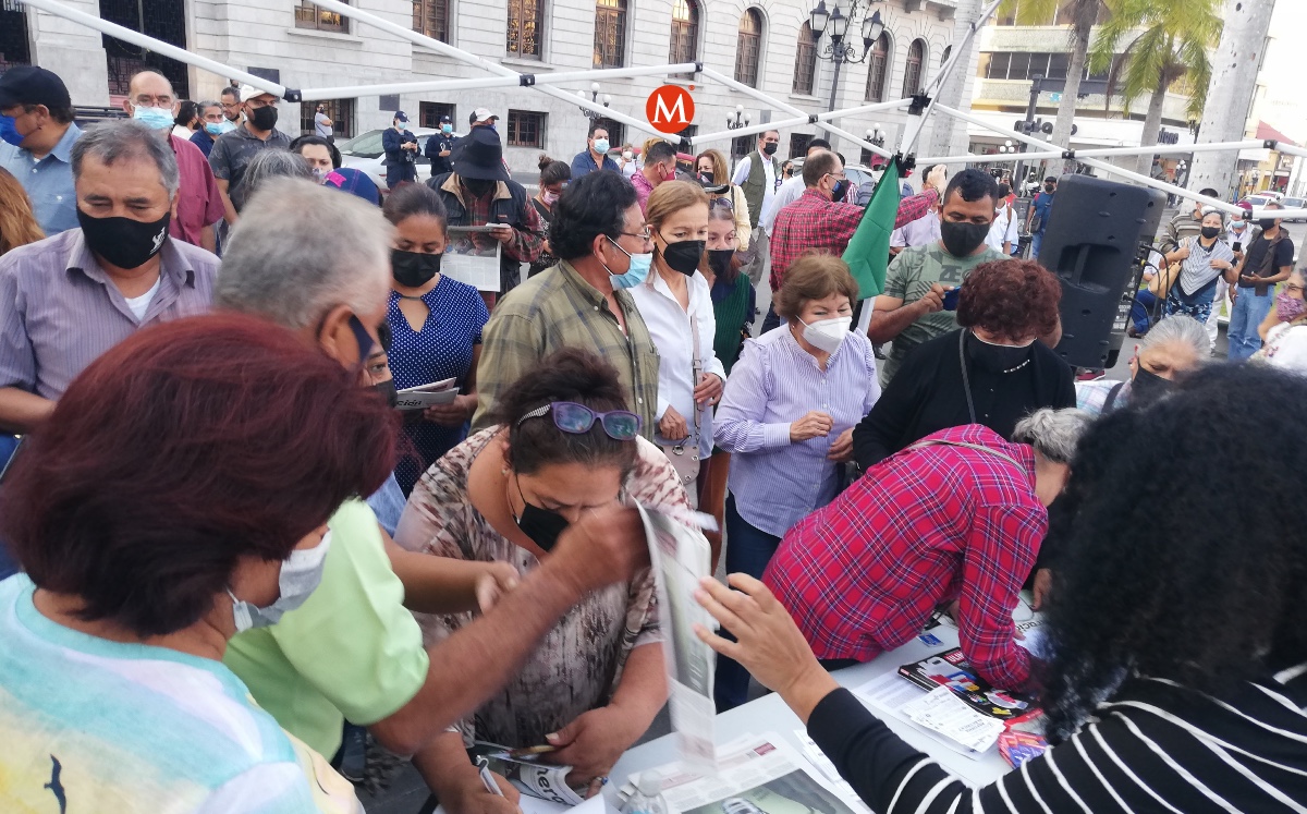 Recolectan firmas en Tampico a favor de la Reforma Eléctrica. (Antonio Campos)