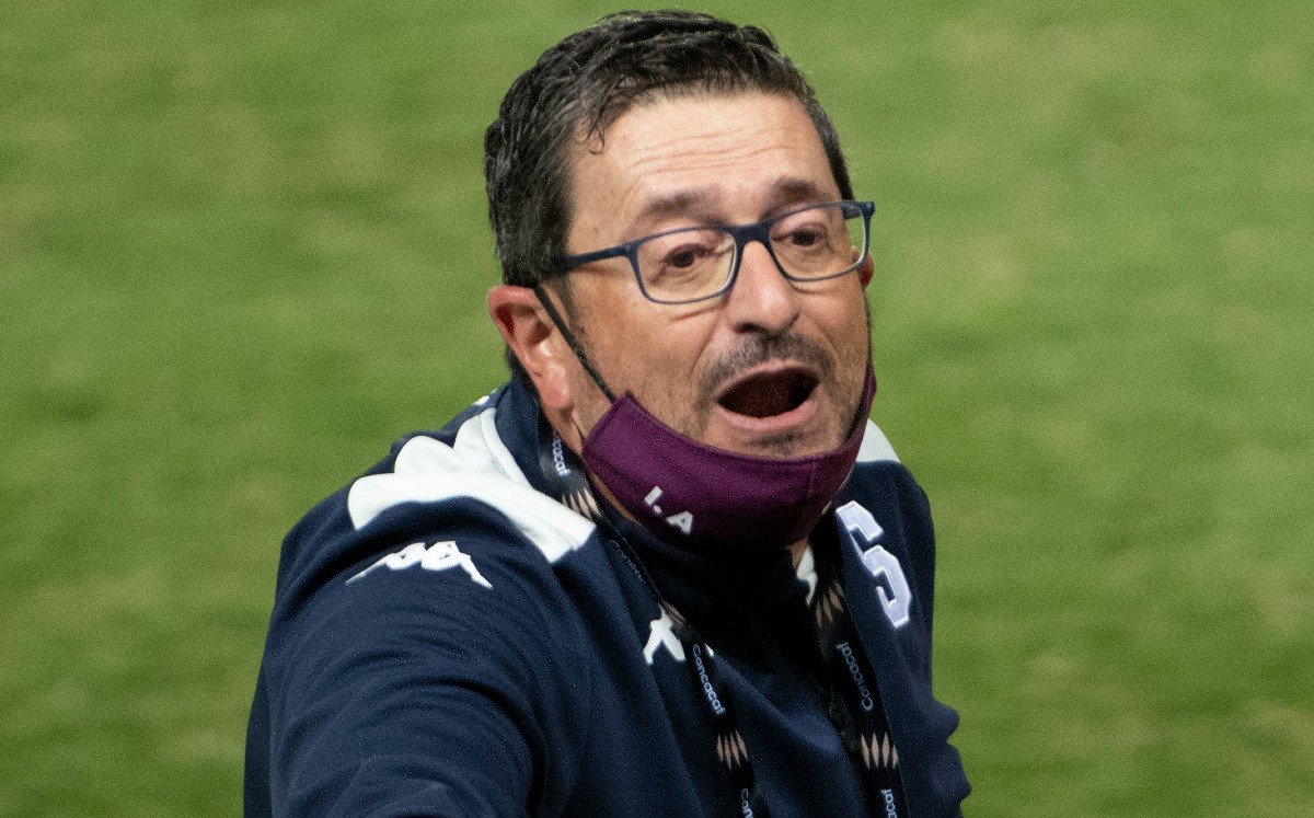 Técnico de Saprissa, Iñaki Alonso, insatisfecho con empate ante Pumas en Concachampions (AFP)