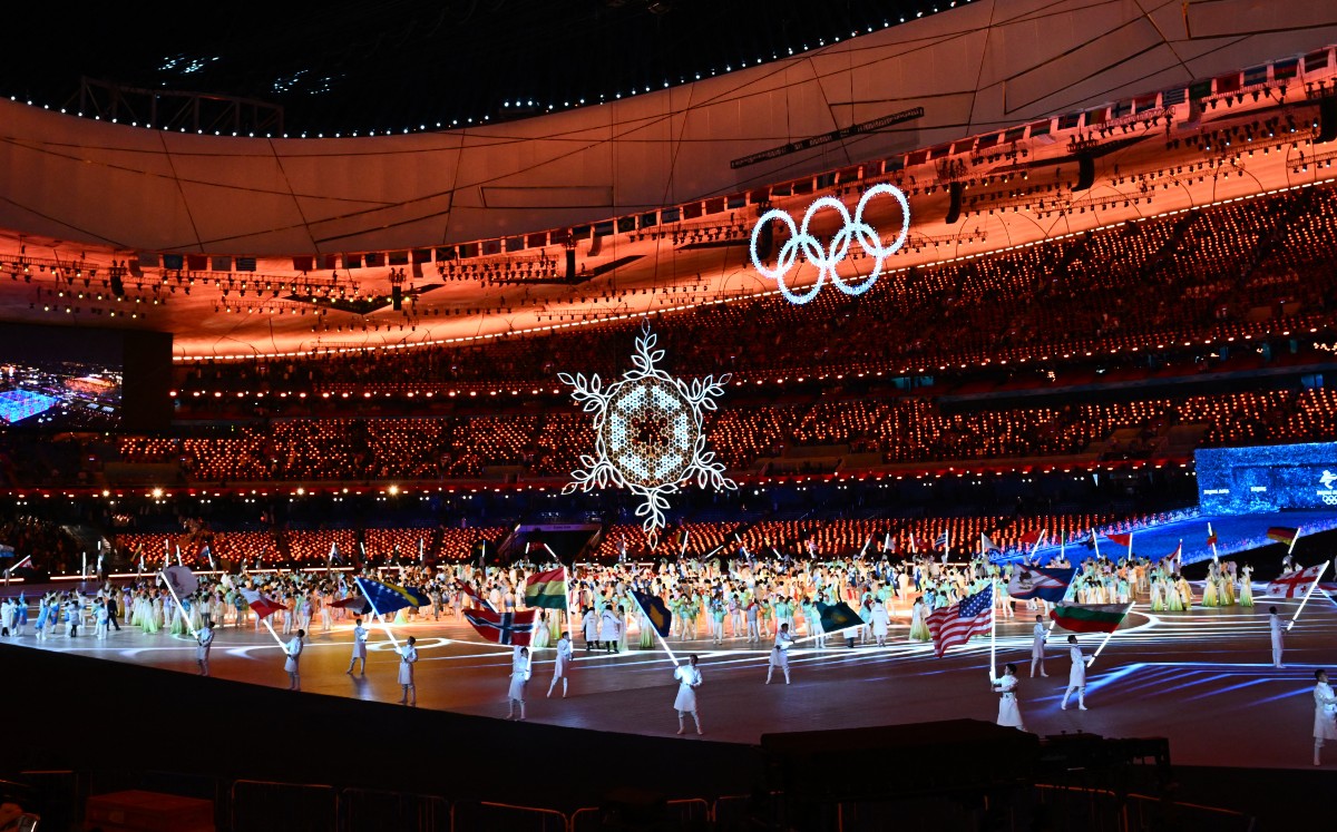 Beijing 2022 apaga su llama olímpica y le pasa la estafeta a Milán-Cortina 2026 (AFP)