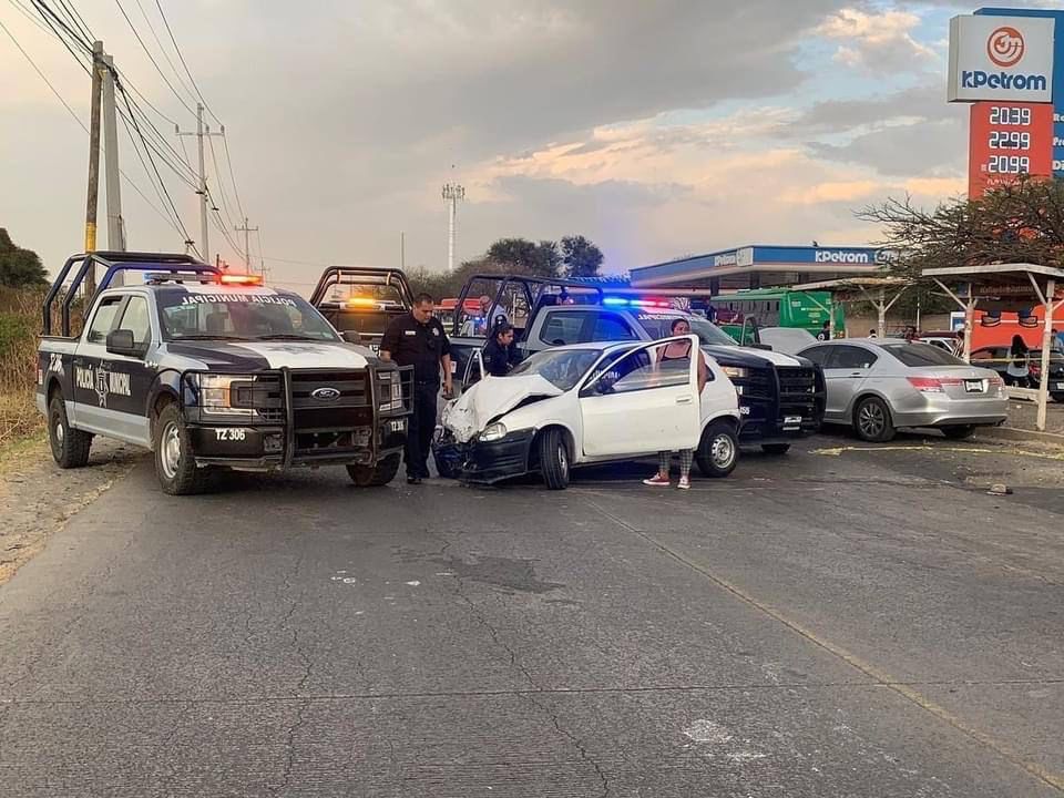 Un fallecido y tres lesionadas es el saldo de un accidente en Tlajomulco (Pablo Nuñez)