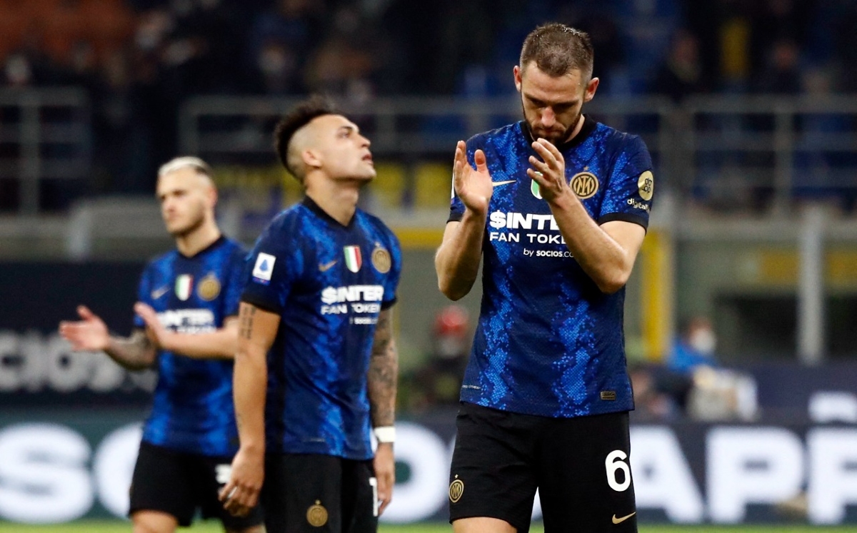 Inter de Milán desaprovecha empate del Milan y cae ante Sassuolo (Reuters)