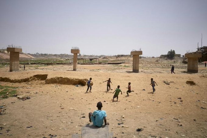 Las víctimas son doce niños, siete de los cuales murieron y cinco resultaron heridos (AFP)