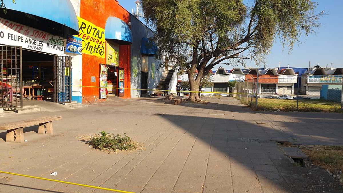 El ataque ocurrió en el ingreso del mercado localizado cercano a la avenida Gobernador Curiel. (Juan Munguía)