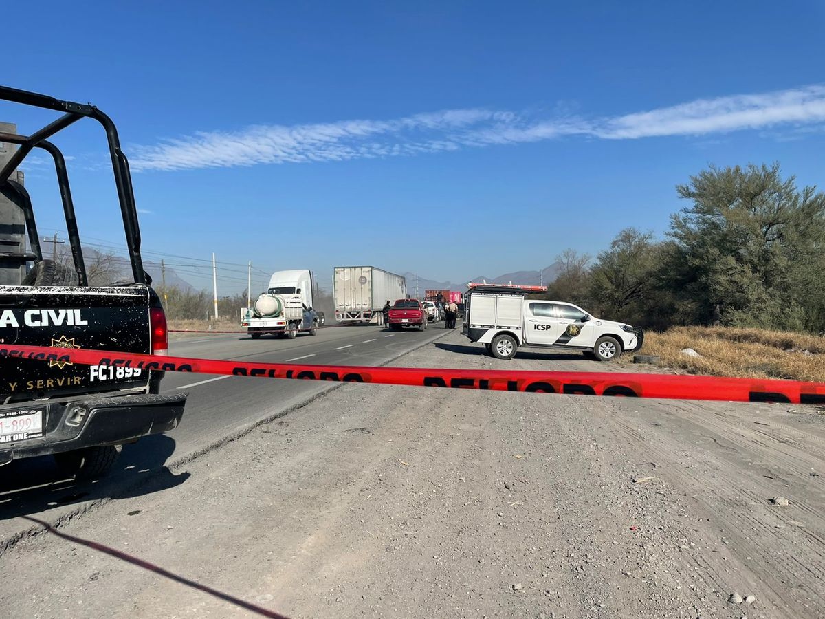Uno de ellos, estaba decapitado, mientras que el segundo cuerpo se informó que portaba un uniforme de una empresa de seguridad. Foto: Víctor González