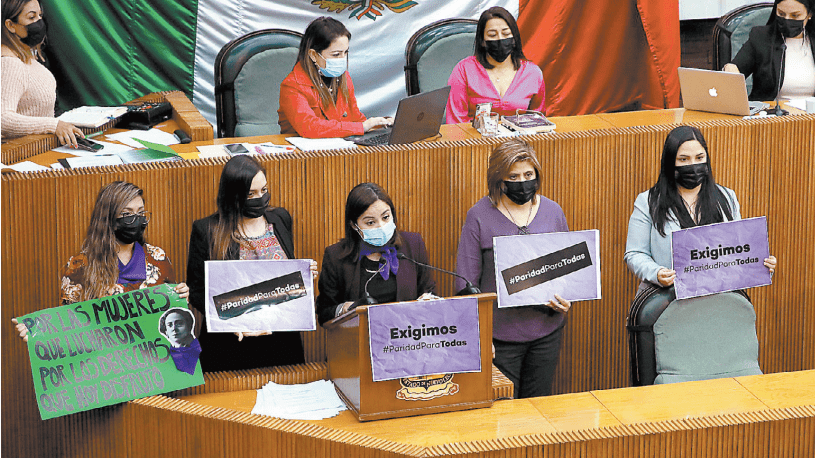 Al interior de las bancadas legislativas hubo voces de rechazo hacia la reforma. Especial