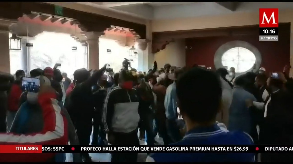Maestros de la CNTE irrumpen en Casa Michoacán