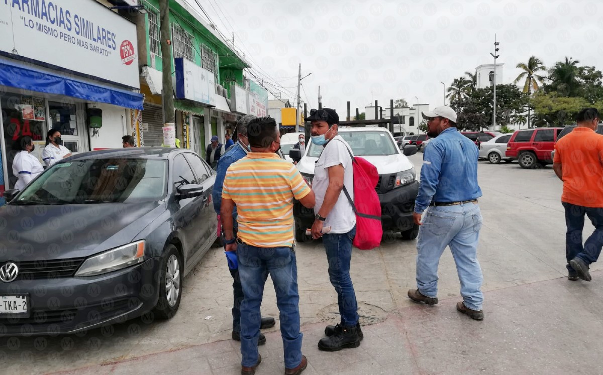 Obreros del sur de Tamaulipas buscan empleo en Refinería Dos Bocas. (Sandra Sosa)