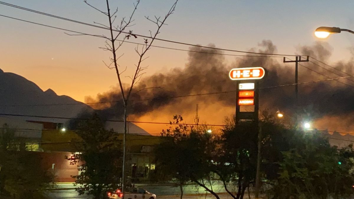Se incendia bodega en Santa Catarina, Nuevo-León. Foto: Especial.