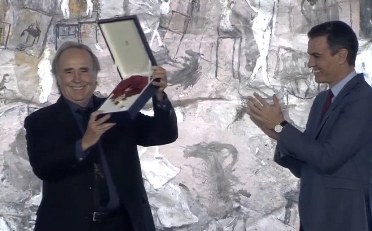 Joan Manuel Serrat recibe la Gran Cruz Alfonso X el Sabio (Especial).