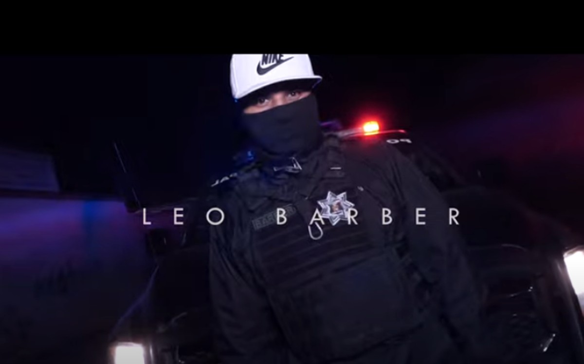 Leo Barber es un joven rapero y policía de León / Foto: Video 'Police' de Leo Barber