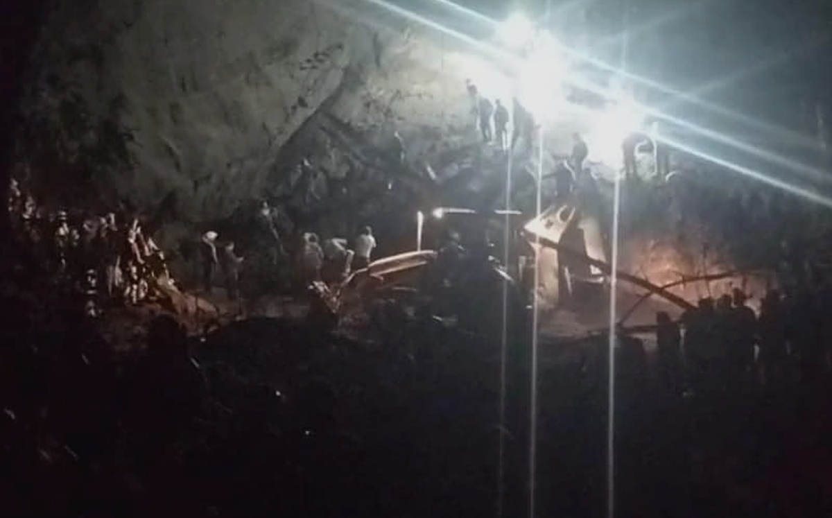 Los trabajos de rescate para encontrar a los niños se realizaron durante la madrugada. (Especial)