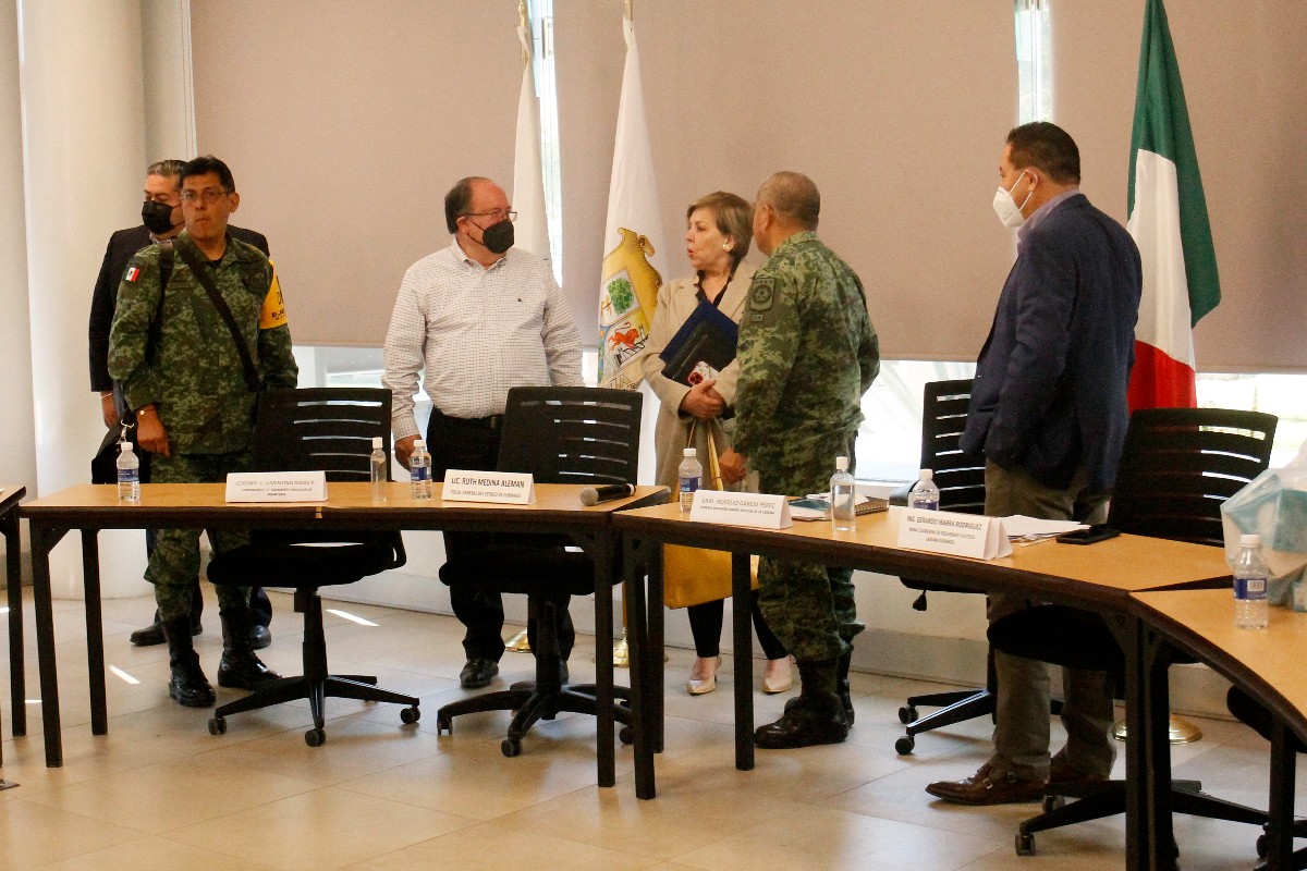 Reunión de Seguridad en La Laguna de Durango en Universidad La Salle | Rolando Riestra