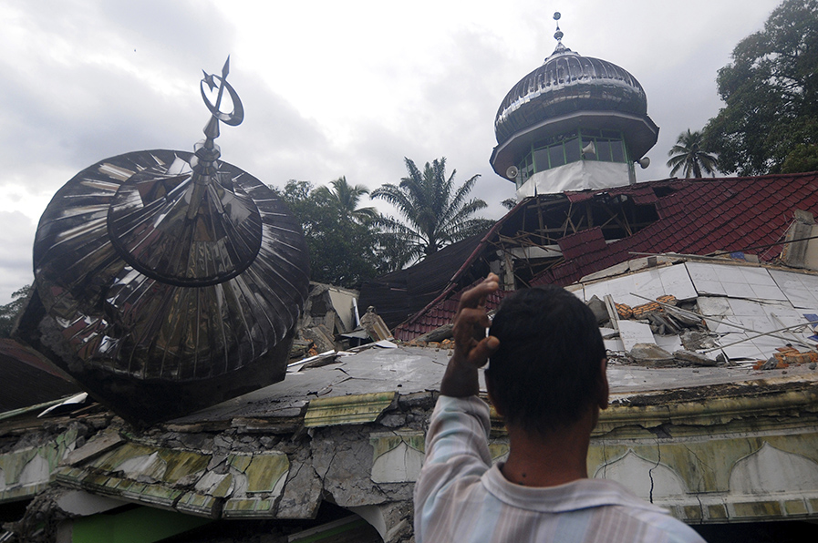 El sismo dejó un saldo de dos muertos y 20 heridos. | AP