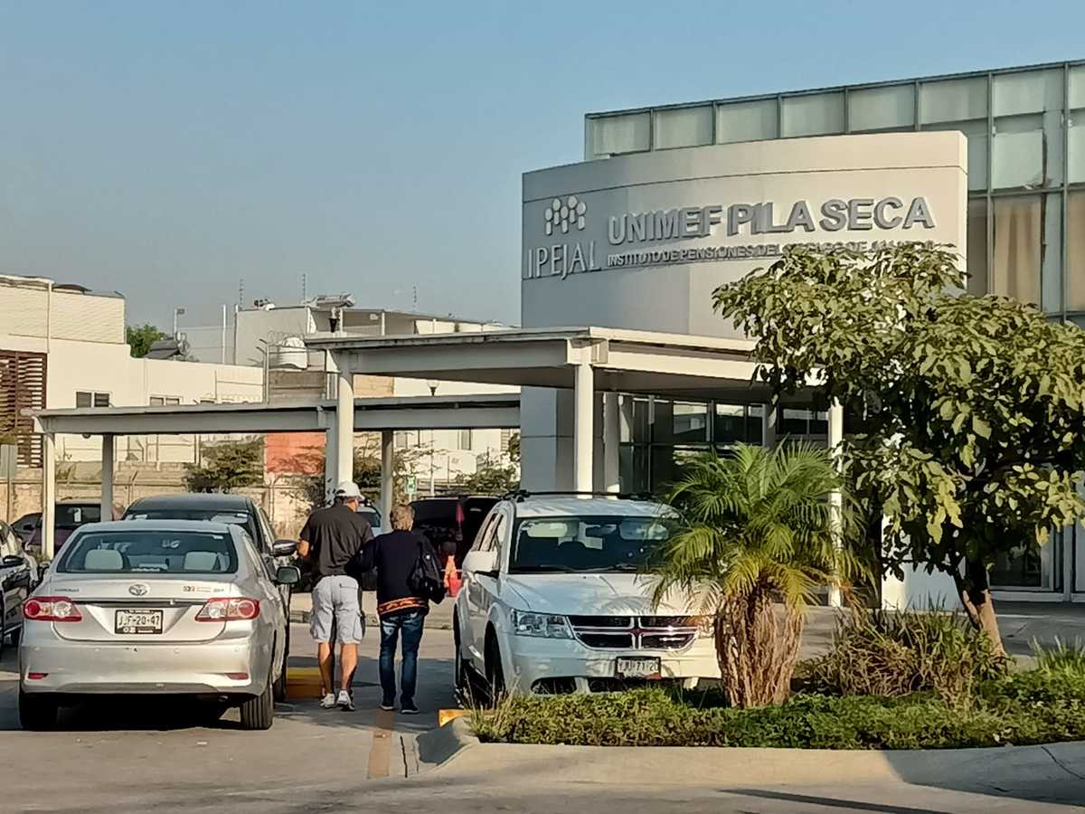 Pensionados de IPEJAL reportan escasez en medicamentos